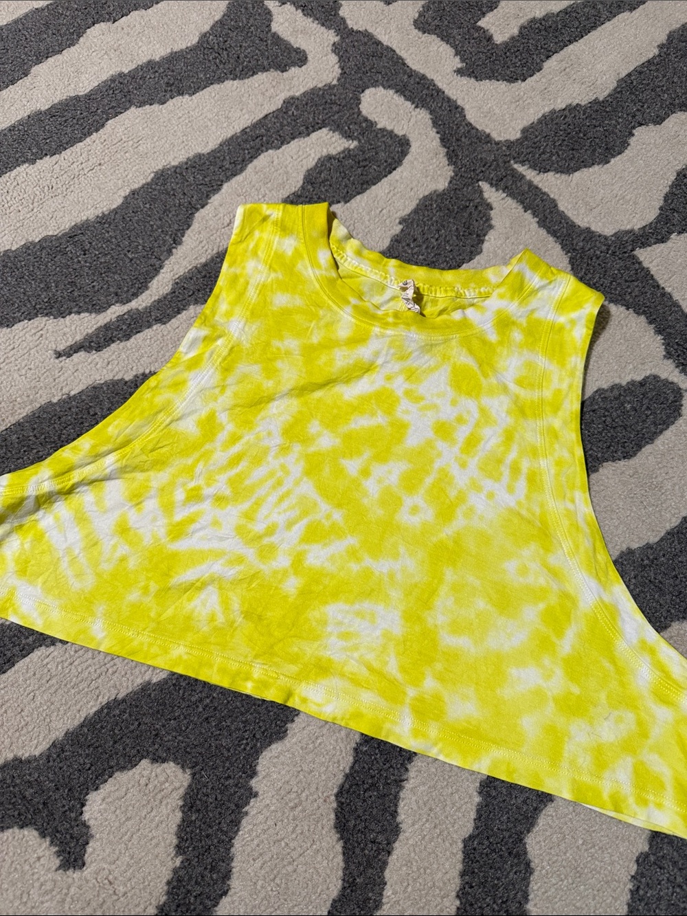lululemon athletica Yellow & White Tie-Dye Sleeveless Crop Top